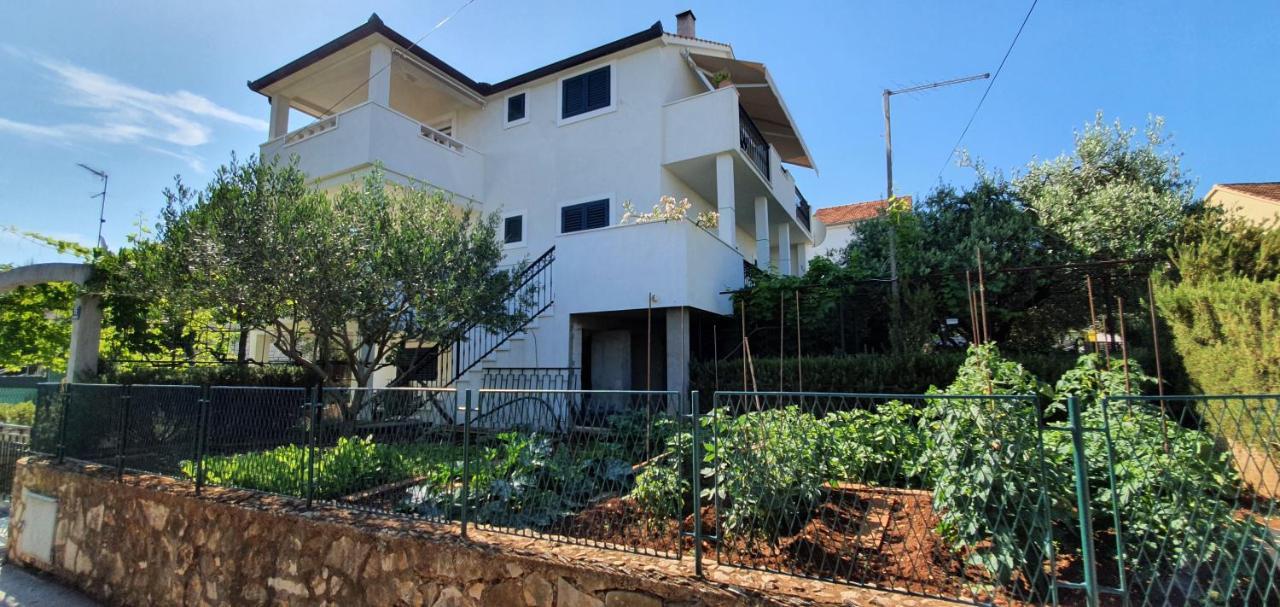 Apartments Romarin Supetar Bagian luar foto
