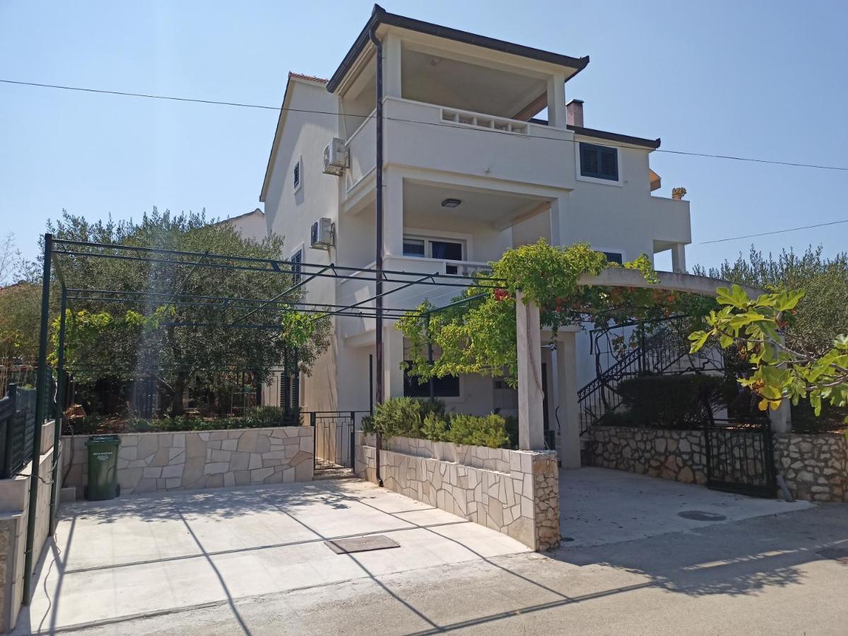Apartments Romarin Supetar Bagian luar foto