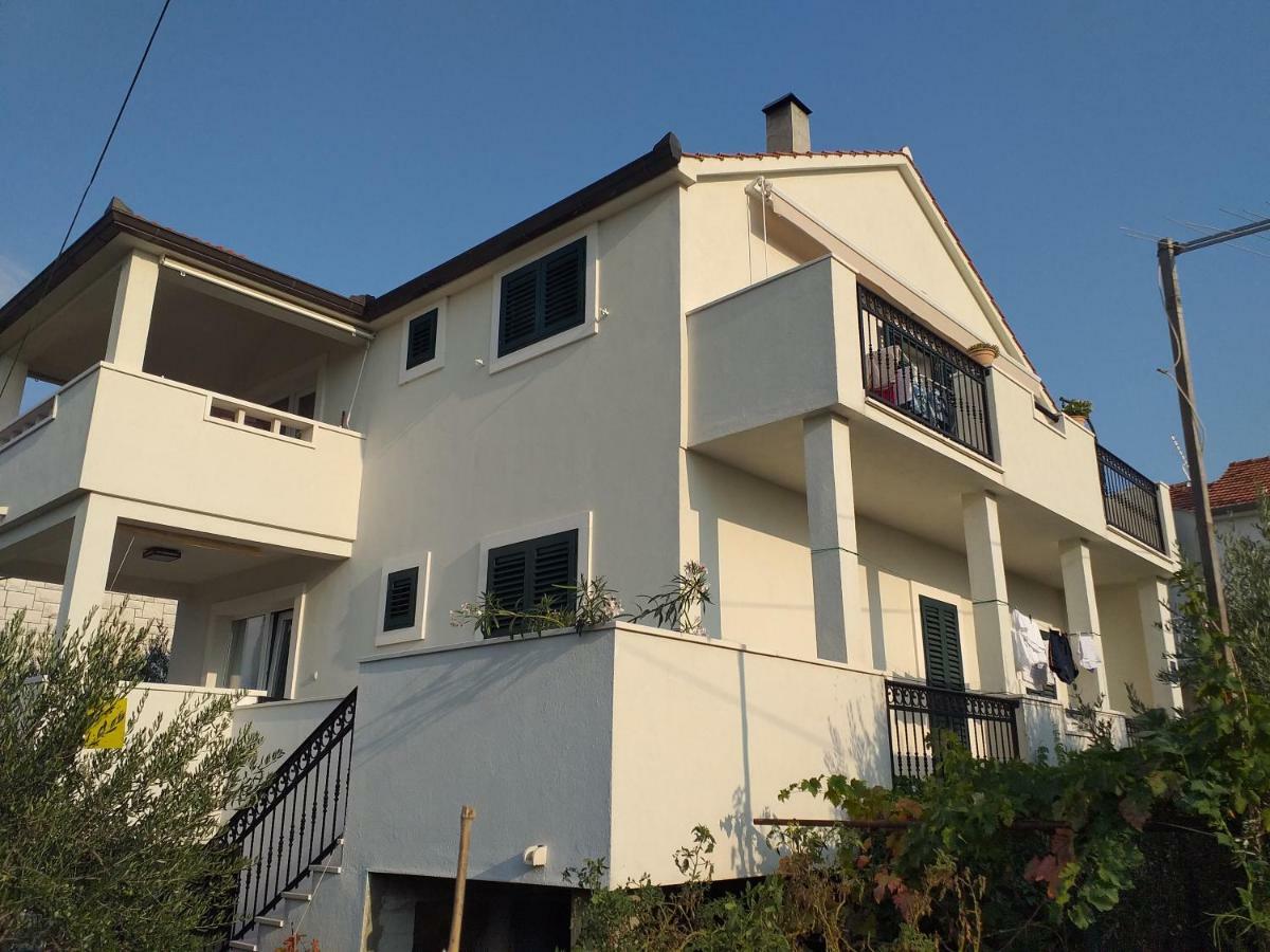 Apartments Romarin Supetar Bagian luar foto