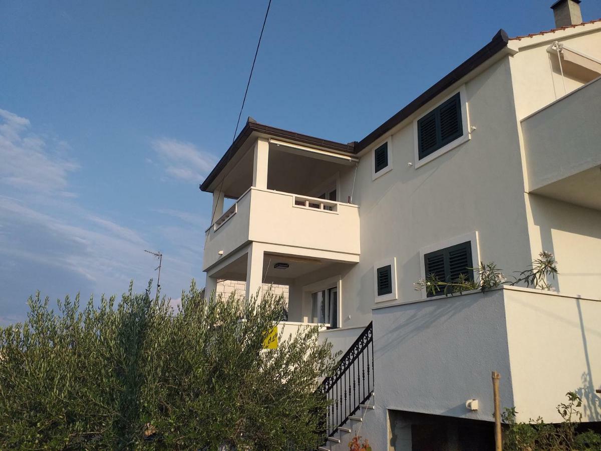 Apartments Romarin Supetar Bagian luar foto